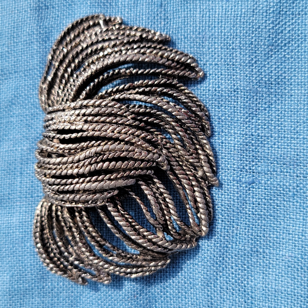 Very Vintage Silver-Toned Twisted Rope Scarf Accessory Clip